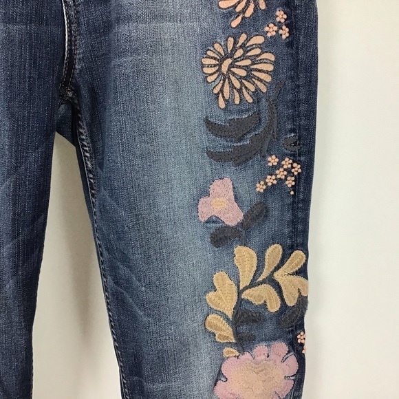 American Eagle Outfitters Embroidered Super Hi-Rise Jegging Distressed Jeans - Picture 2 of 13